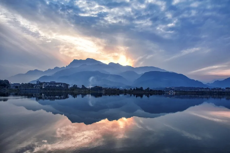 Mount Emei Travel Guide: Golden Summit, Monkeys, Tickets and Best Routes article image